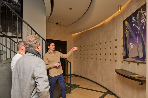 Visite de la galerie avec Vincent curateur de l'exposition